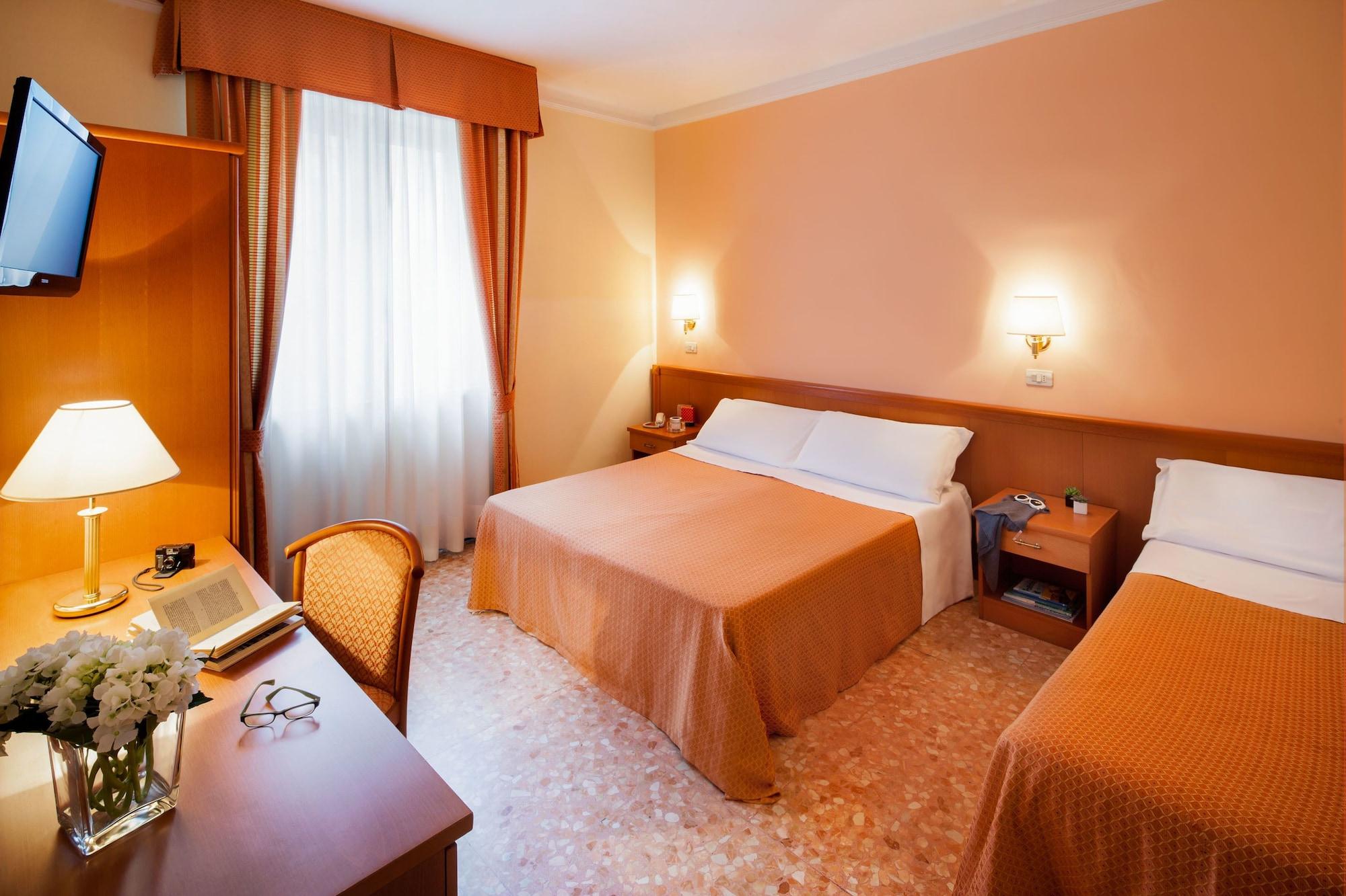 Hotel Curtis Centrale Алассіо Екстер'єр фото